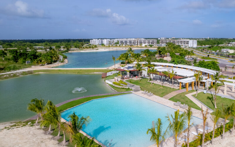 Vista-Cana-lake